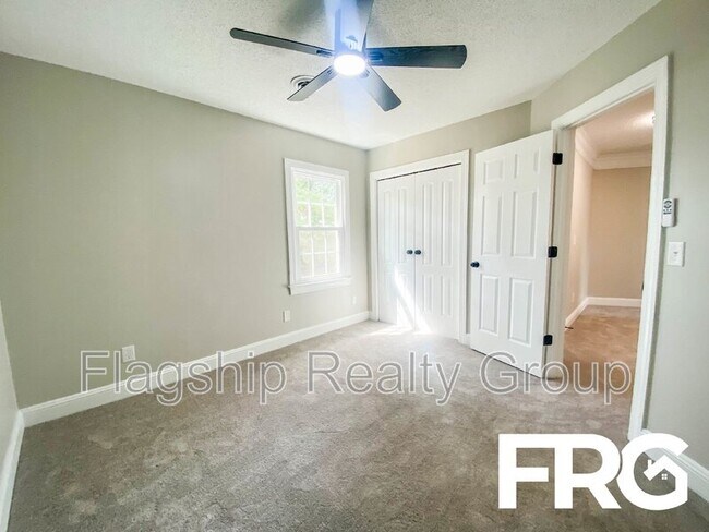 Building Photo - 232 N Marion Dr