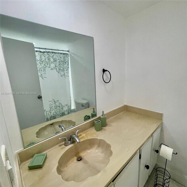 Building Photo - 17620 Atlantic Blvd