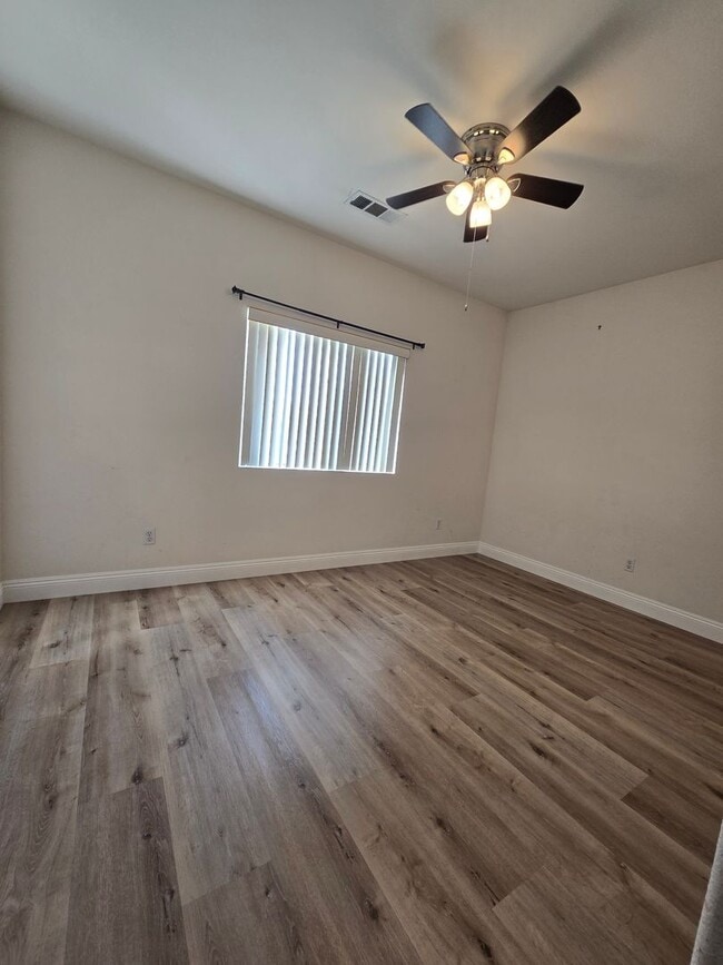 Building Photo - 4 BR + Flex 2 BA Available 9/15