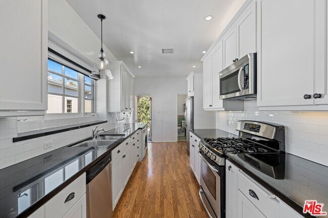 Building Photo - 460 N Harper Ave