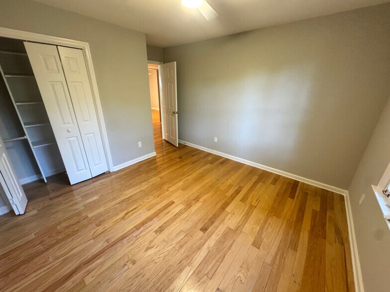 Building Photo - Room in Townhome on Cooper Lake Dr SE