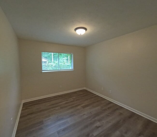 Building Photo - Fully Renovated 2BR Duplex Near University of Memphis | Pet Friendly
