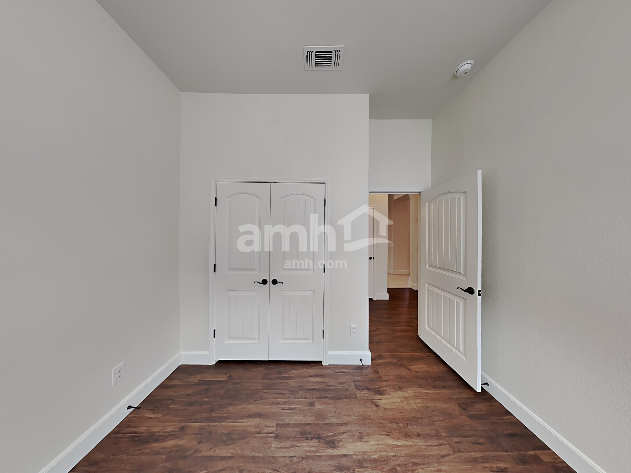 Building Photo - 215 Buckskin Dr