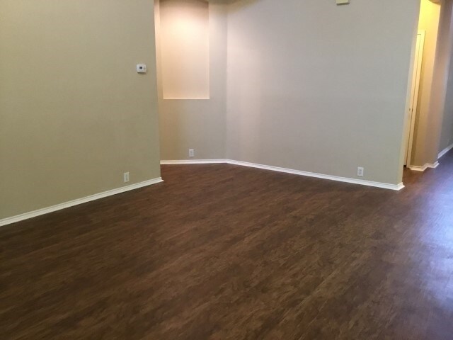 Building Photo - 4008 Double Oak Dr