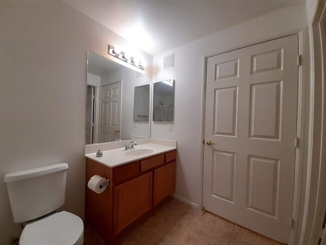 Building Photo - 2 BED/ 2 BATH CONDO LOCATED IN THE SOUTHWEST!