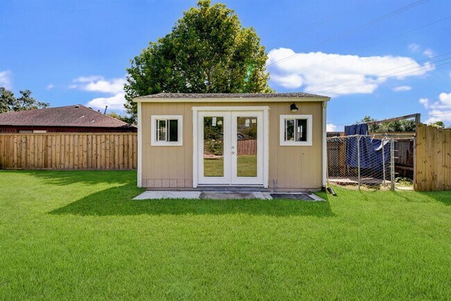 Building Photo - 3730 Sunshine Ln