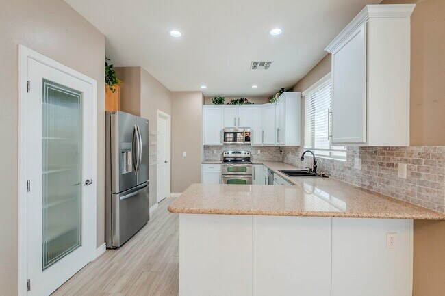 Building Photo - 2407 W Fawn Dr
