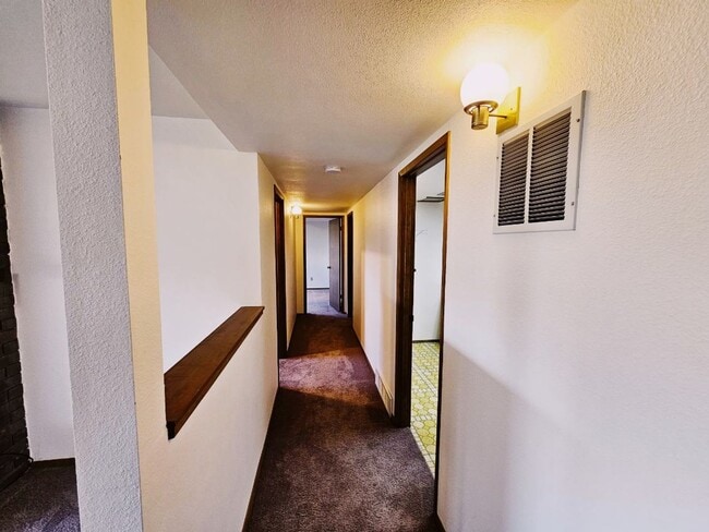 Building Photo - 4 Bed 2.5 Bath Kirkland - Lake WA Schools