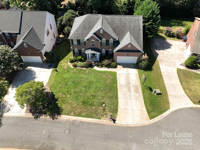 Building Photo - 604 Queenswater Ln