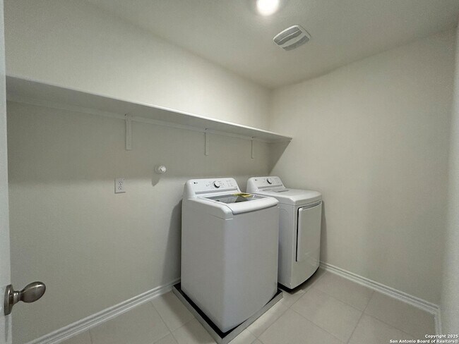 Building Photo - 11806 Black Rose