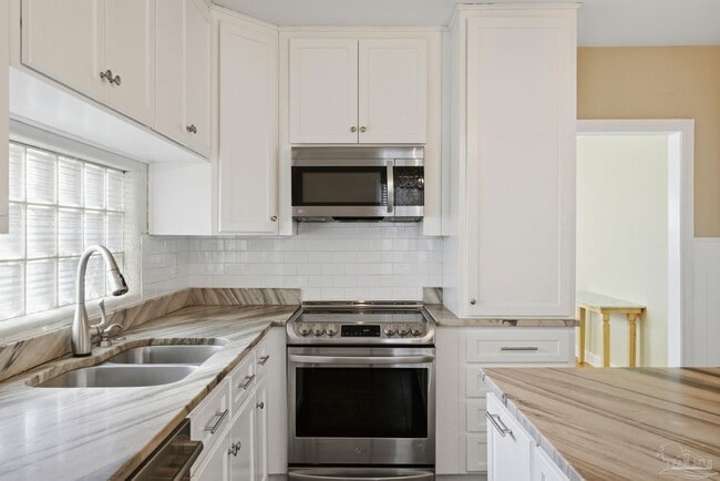 Building Photo - 1618 W Garden St