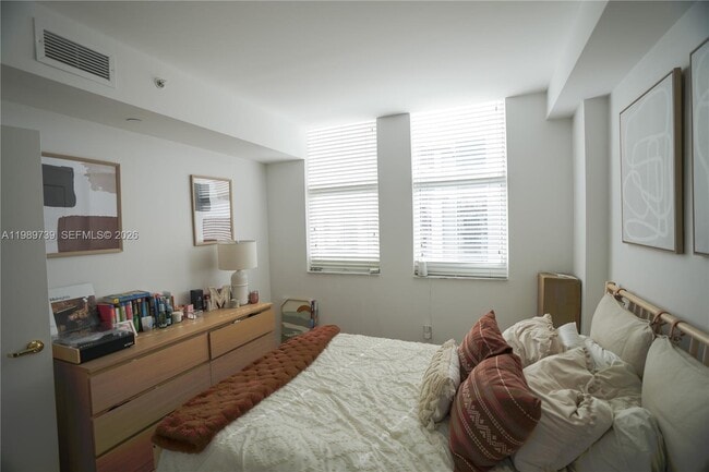 Building Photo - 4100 Salzedo St