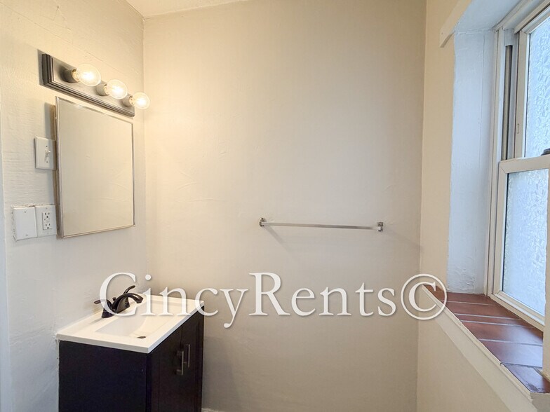 Building Photo - 3540 Columbia Pky