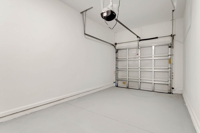 Building Photo - 7412 Stone Creek Trl