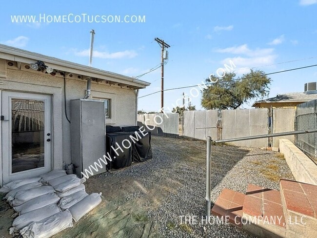 Building Photo - 8548 E Beverly St