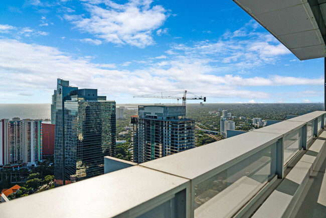 Building Photo - 1395 Brickell Ave