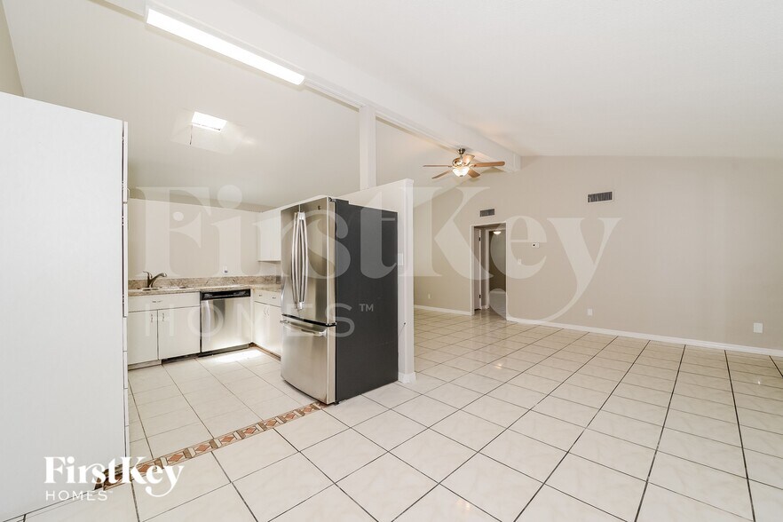 Building Photo - 6007 Dartmouth Dr