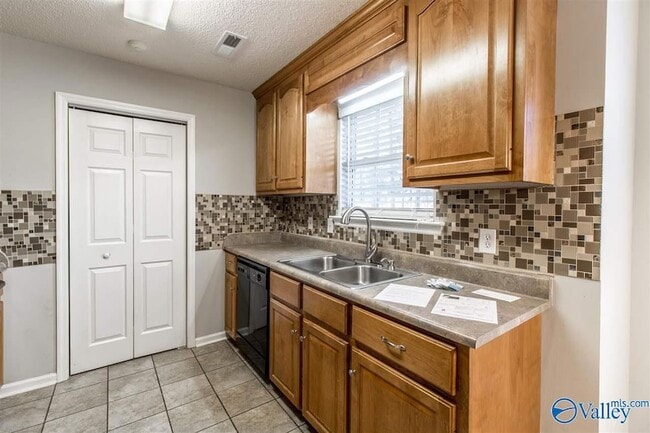 Building Photo - 123 Ann Bradley Dr