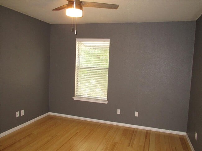 Building Photo - 3204 Menchaca Rd