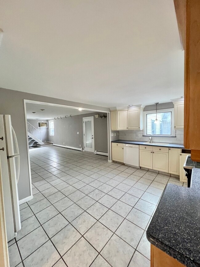 Building Photo - 121 N State St