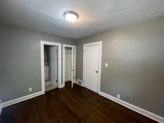 Building Photo - Available Now, 2 Bed 1 Bath Home off 71 HWY