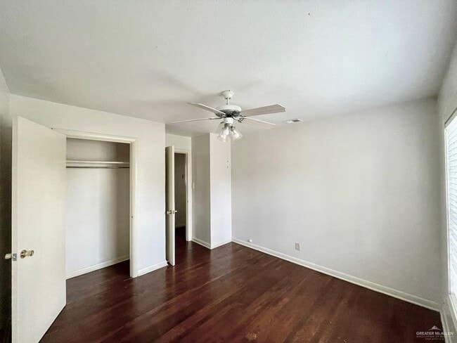 Building Photo - 17 Vine Ave