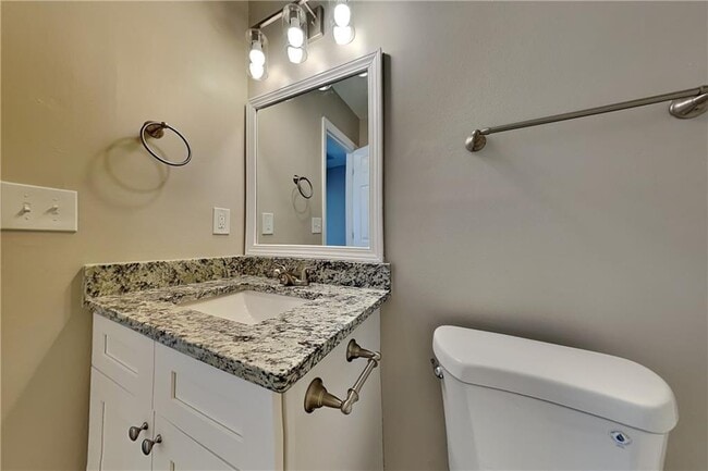 Building Photo - 554 Sherwood Oaks Rd