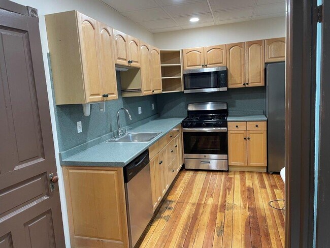 Kitchen - 317 W Barnard St