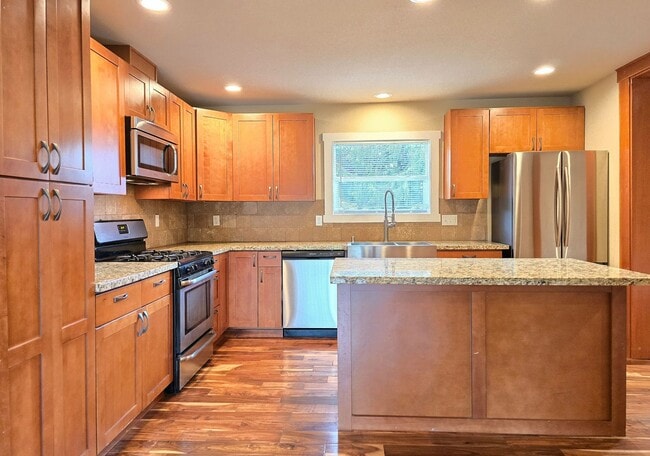 Building Photo - 3 Bedroom Home in Sedro Woolley Available Now