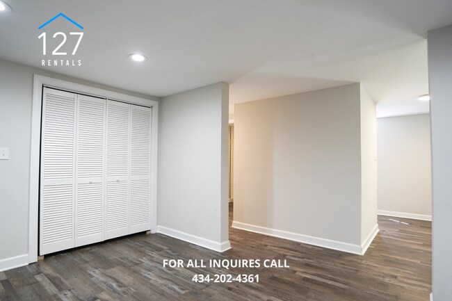 Building Photo - 3 Bedroom Unit with Electric and Water Utilities Included!!