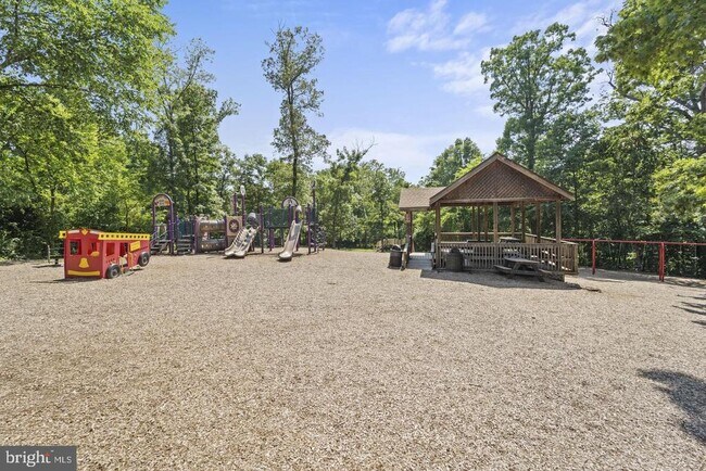 Building Photo - 43805 Middleway Ter