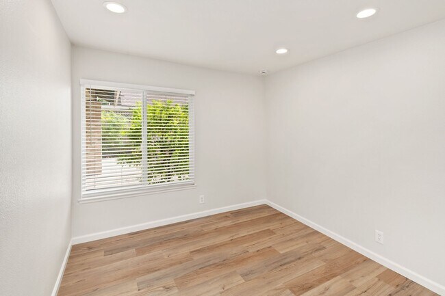 Building Photo - 4111 Reyes St