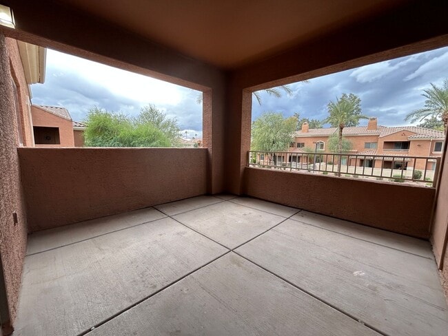 Building Photo - 955 E Knox Rd