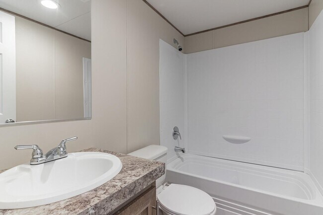 Building Photo - 105 E Briar Dr