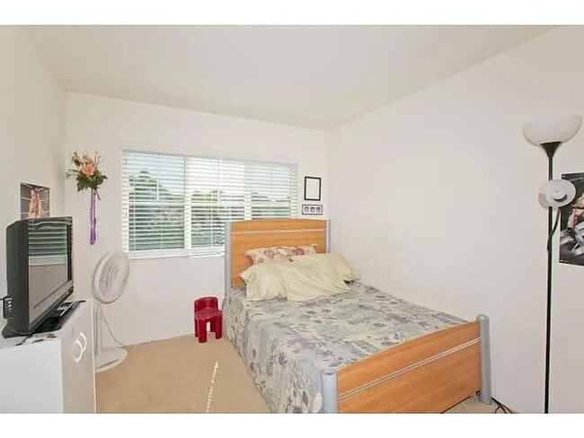 Building Photo - A stunning two-story house boasts three spacious bedrooms and 2.5 bathrooms