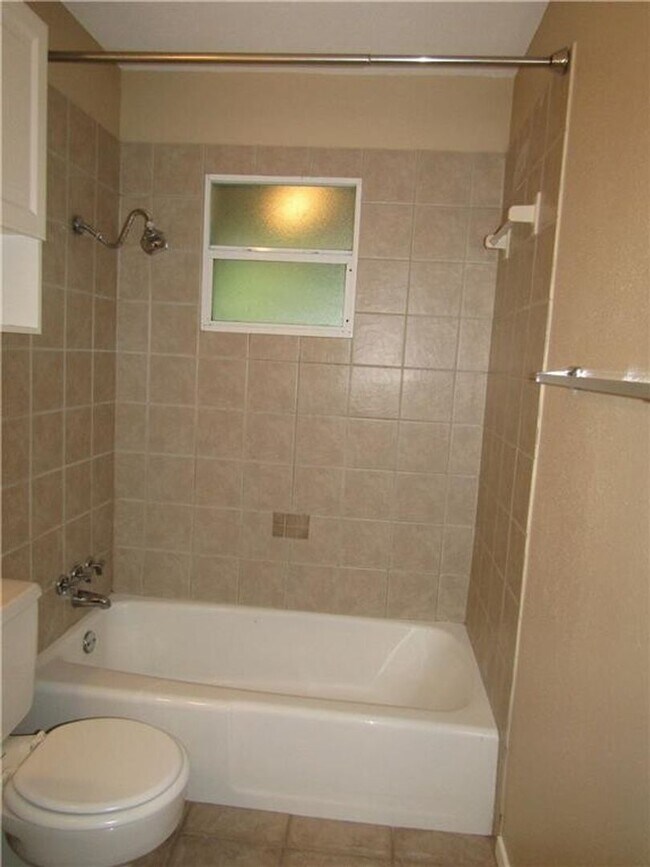 Building Photo - East Austin 3x2 Home Near Downtown & UT