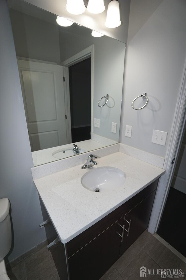 Building Photo - 475 Avenel St