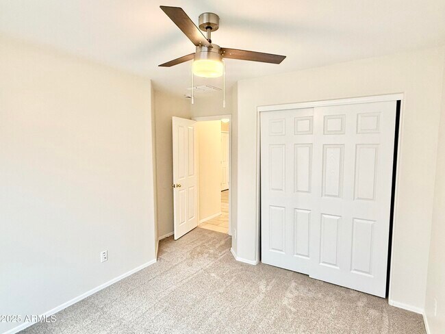 Building Photo - 13927 W Port Royale Ln