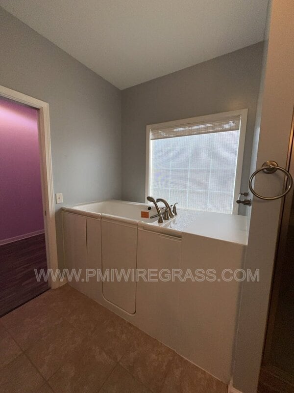 Building Photo - 249 Windsor Garden Dr