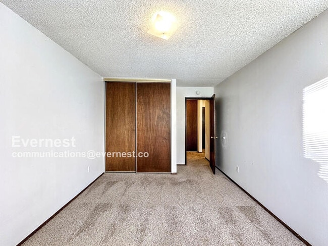 Building Photo - 2707 Valmont Rd