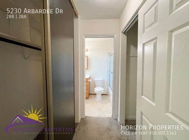 Building Photo - Open 2 Bed 2 Bath 1,030 Sq. Ft. Fair Oaks ...