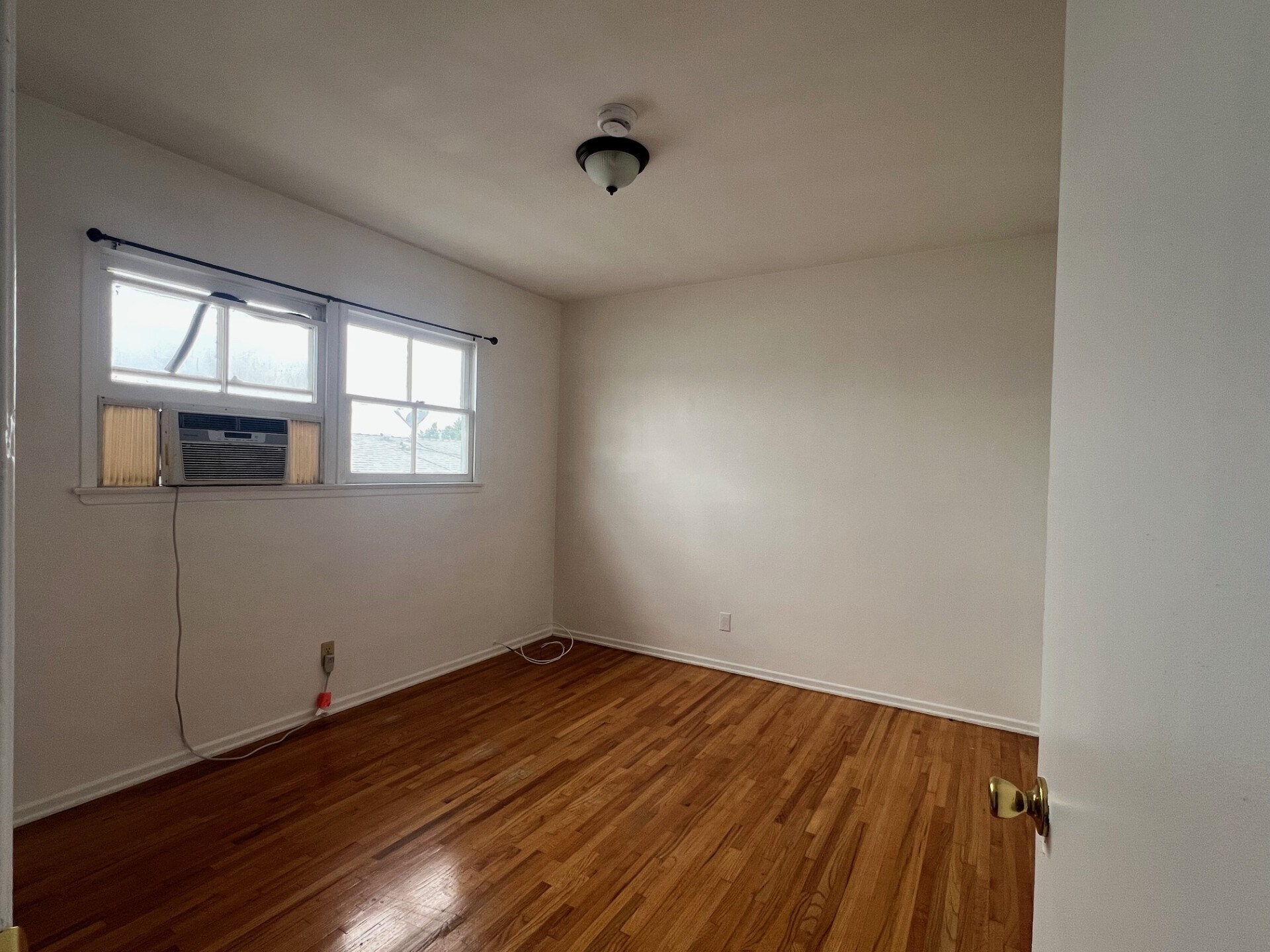 Building Photo - 873 N Hoover St