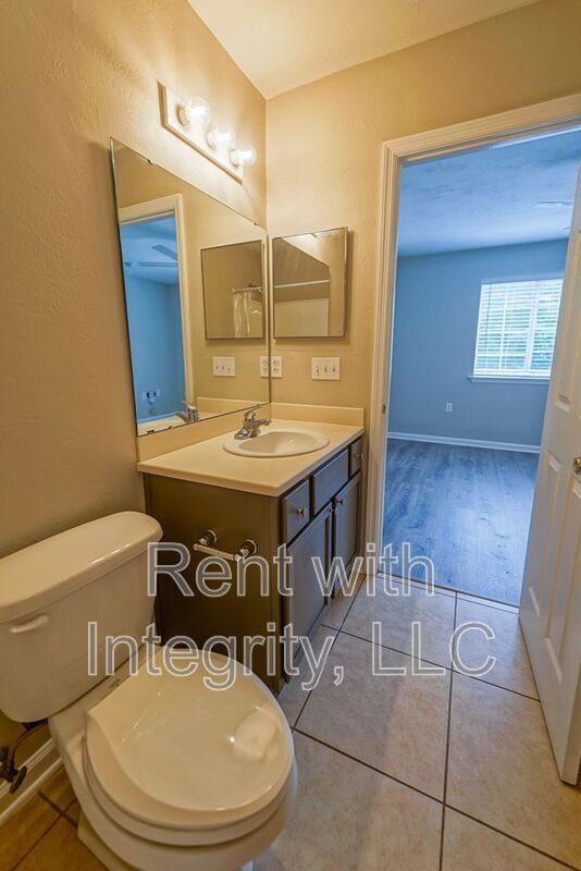 Building Photo - 241 Dixie Dr