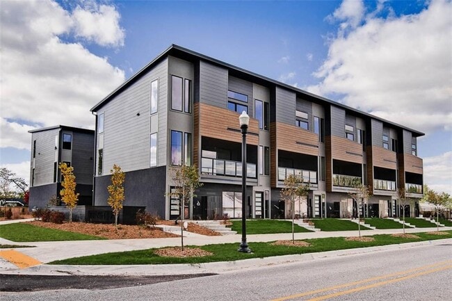 Building Photo - 214 NW 9th St