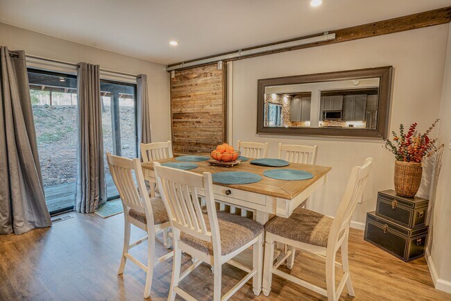 Building Photo - SKI LEASE:  Family Home with 1-Car Garage,...