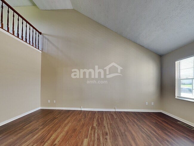 Building Photo - 402 Rolling Acre Dr