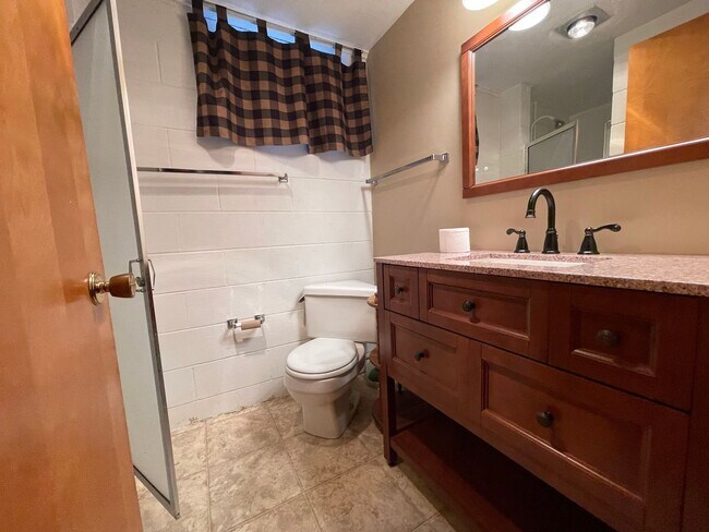 Building Photo - Beautiful 3 bedroom house