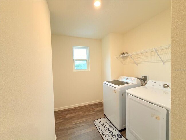 Building Photo - 733 James Ct