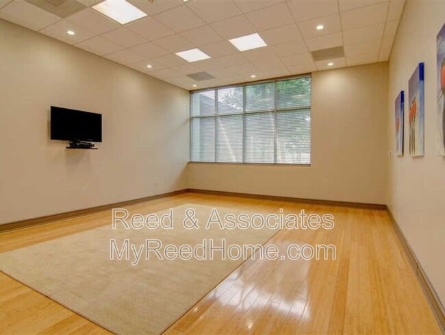 Building Photo - 655 Riverside Dr