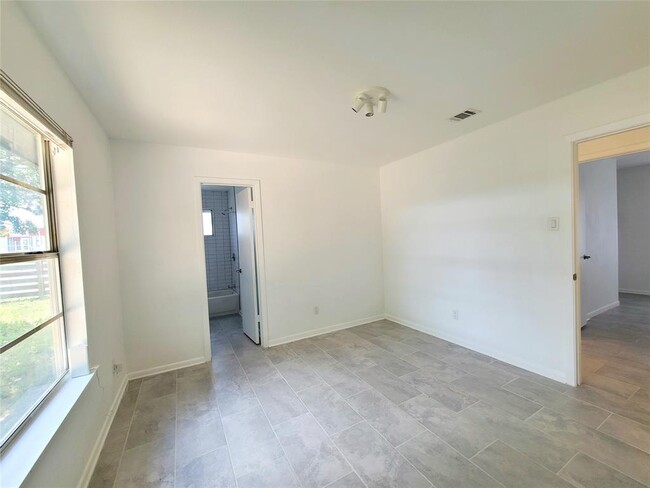 Building Photo - 6216 Hogan Ave